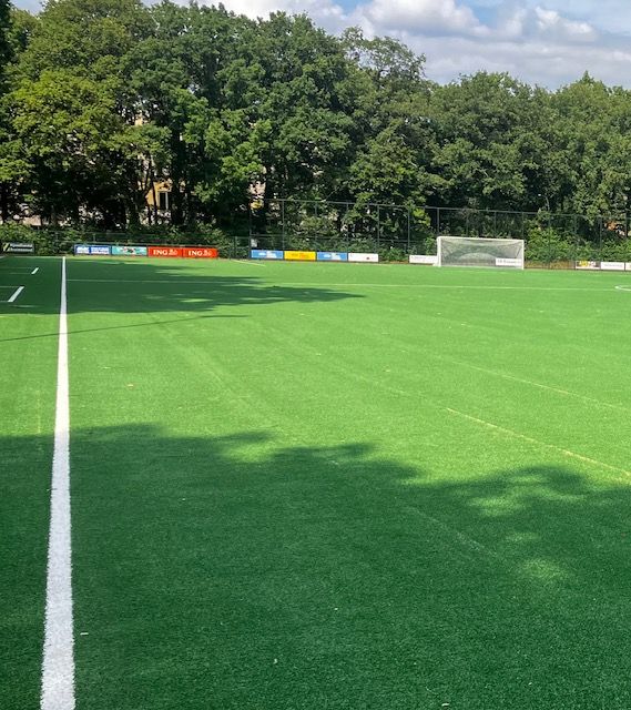 Veld 1 nieuwe kunstmat.